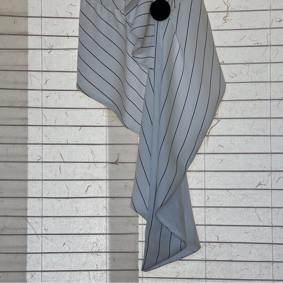 Self Portrait Mono Striped Ruffle Cold Shoulder Top Size 4 - Picture 9 of 16